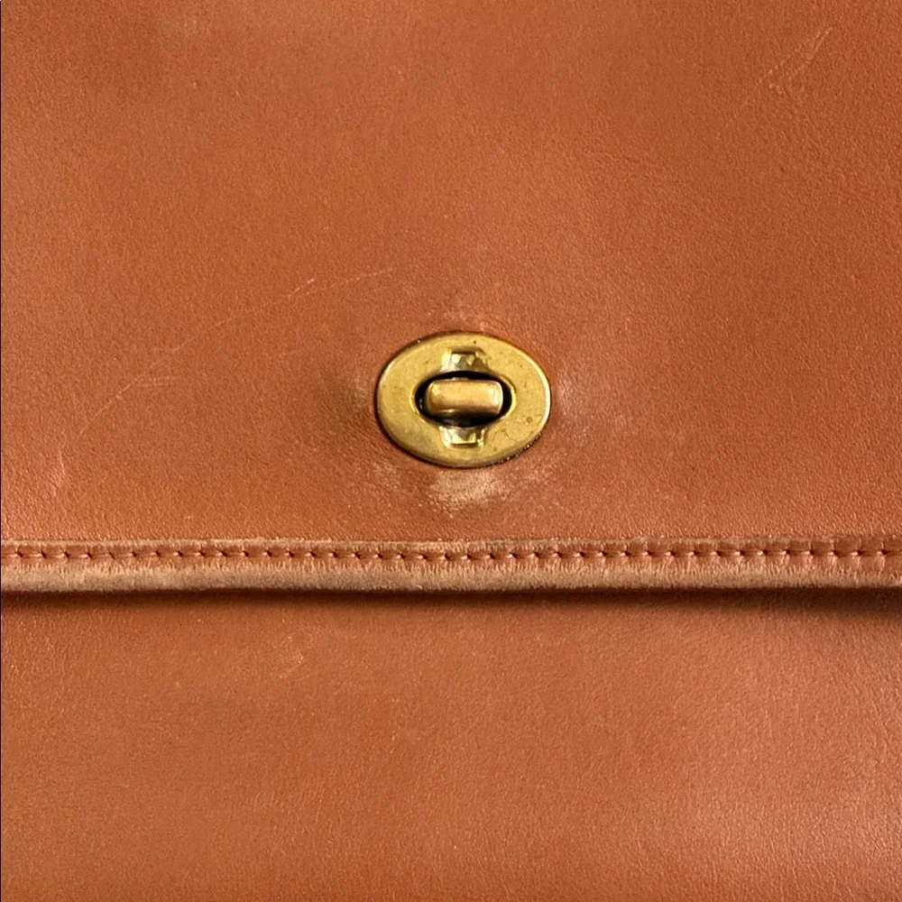 Vintage Coach crossbody. - Picture 2 of 8